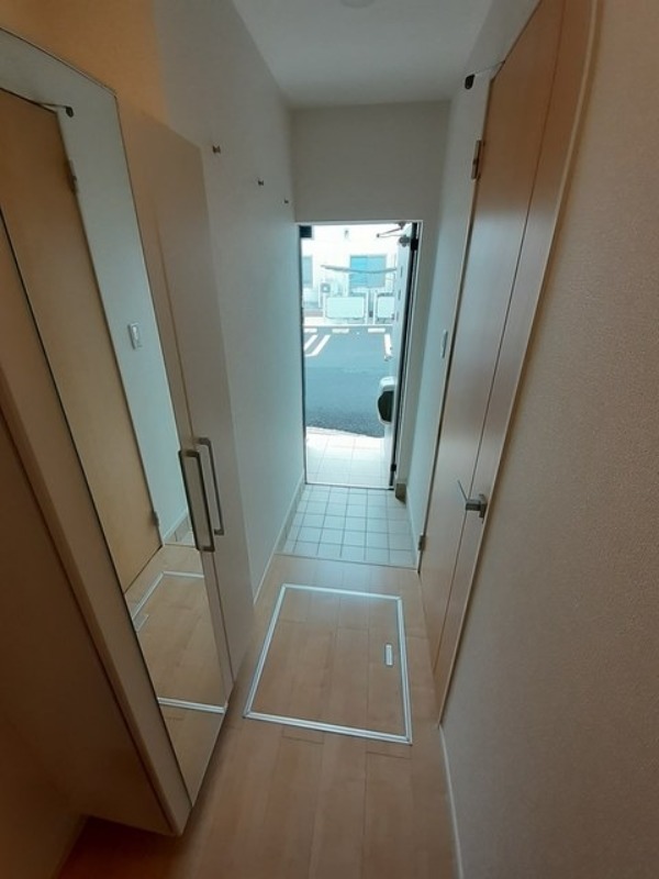 玄関　図面と現状に相違がある場合には現状を優先