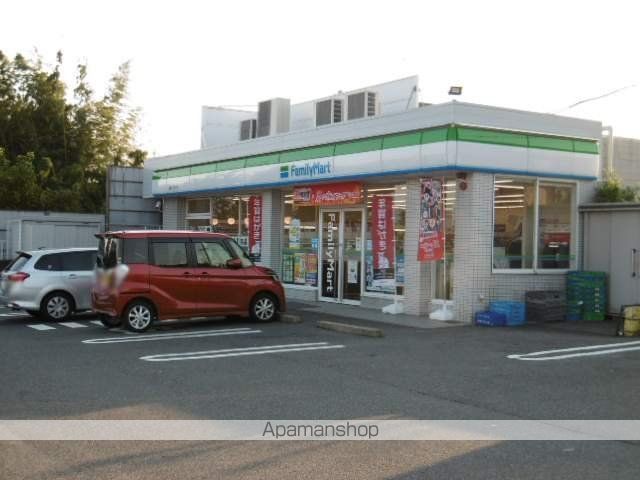 コンビニ　ファミリーマート（コンビニ）まで513m