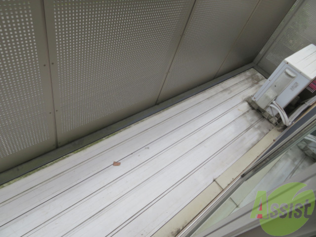 バルコニー　バルコニーは洗濯物を干すスペースが確保されていました。