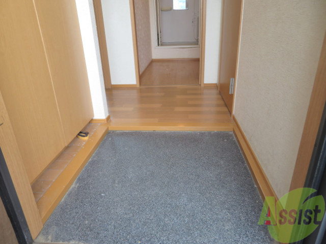 玄関　玄関の外から部屋の中を撮影してみましたー。