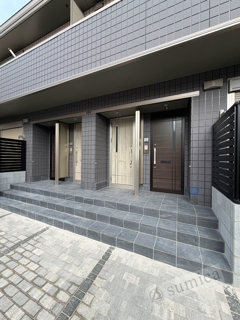 エントランス　明るいエントランスであなたのお帰りをお待ちします＾＾