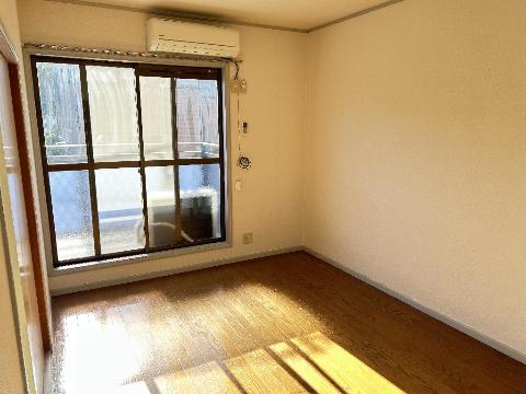 居室・リビング　室内