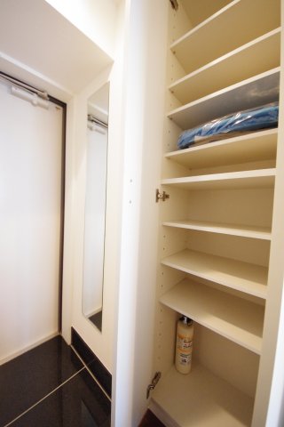 玄関　※別部屋参考写真となります