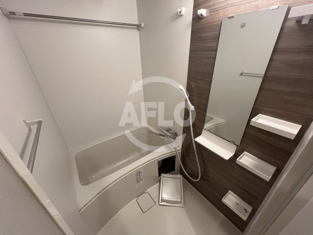 バス・シャワールーム　セレニテ九条リアン　浴室