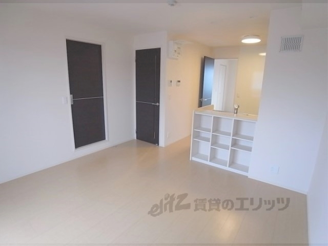 居室・リビング　同タイプマンションの写真です。