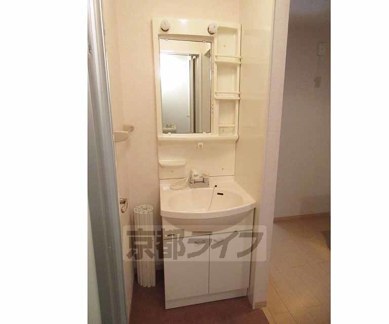 洗面設備　使いやすい洗面台です