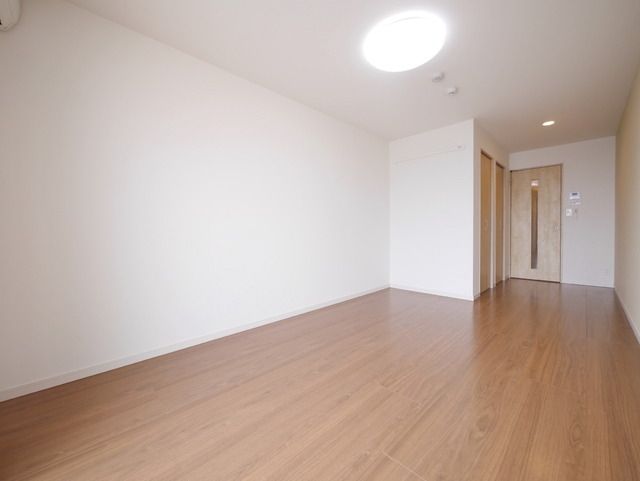 居室・リビング　★照明付きの明るいお部屋です★