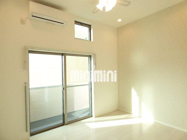 居室・リビング　白を基調とした明るいお部屋です