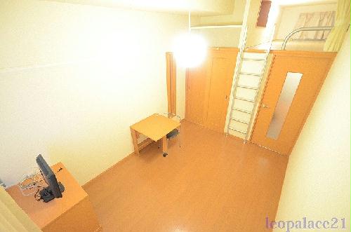 居室・リビング　同タイプの物件写真となります。