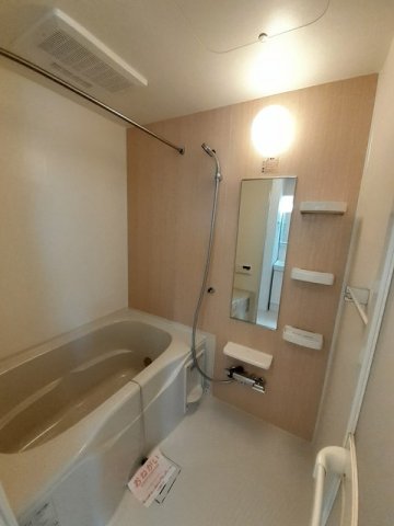 バス・シャワールーム　落ち着いた空間のお風呂です