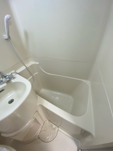 バス・シャワールーム　シンプルで機能的なユニットバスです♪