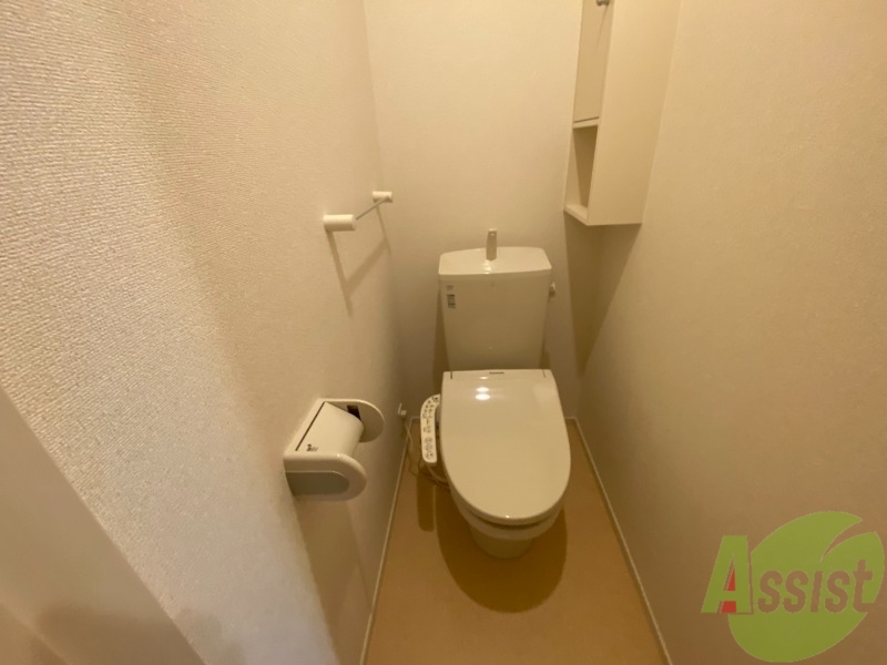 トイレ　嬉しいウォシュレット機能付きです。シャワートイレは便利ですね