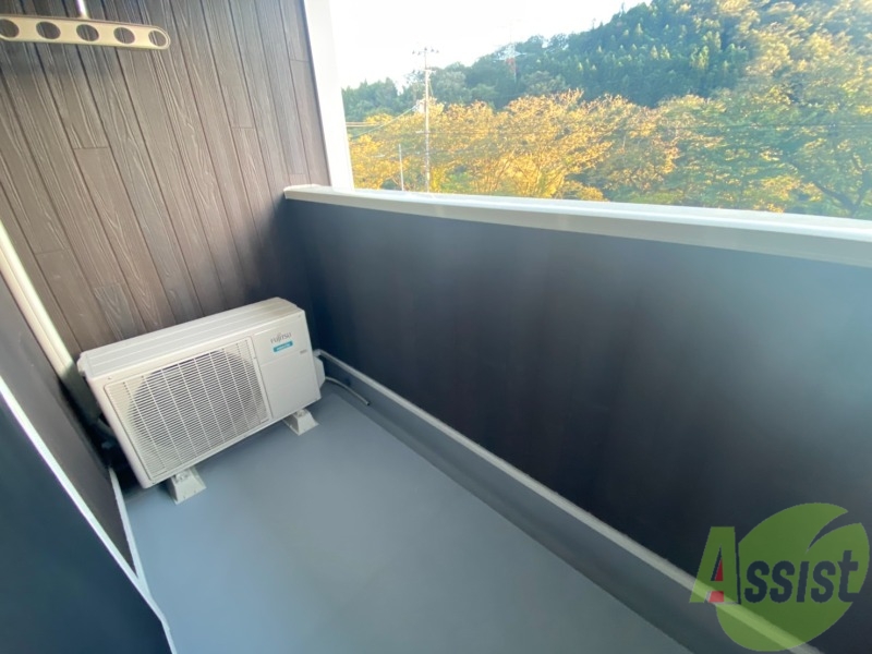 バルコニー　バルコニーがあるので洗濯物は外に干せそうですね～