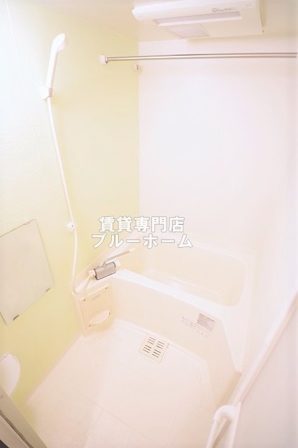 バス・シャワールーム　浴室乾燥機付きで雨の日の洗濯に困らない！