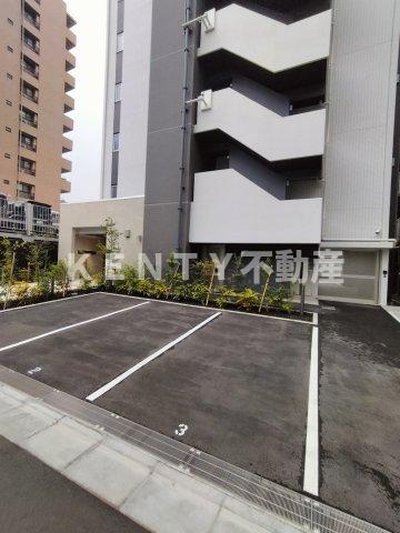 駐車場　駐車場に車を止められます