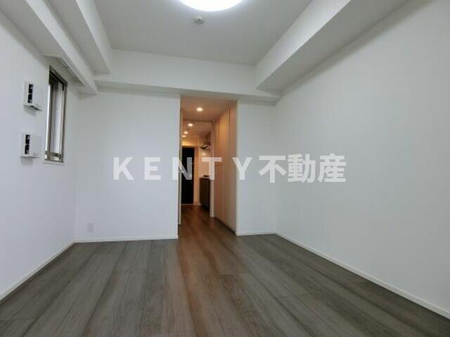 その他部屋・スペース　開放的な寝室です