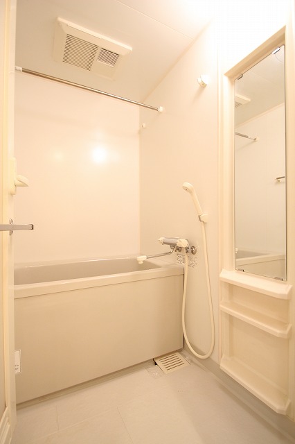 バス・シャワールーム　同物件別号室の写真です。