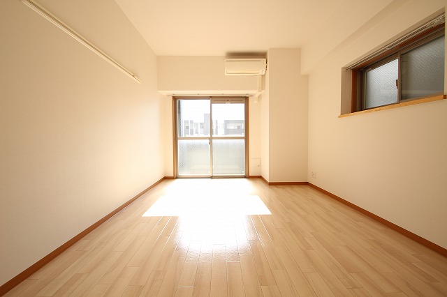 居室・リビング　同物件別号室の写真です。