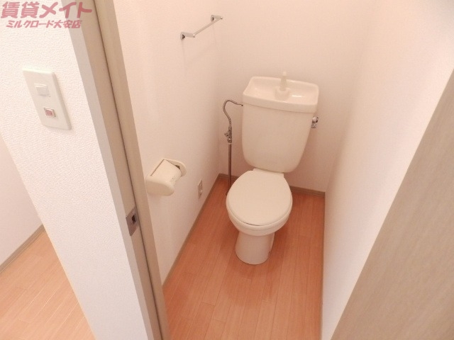 トイレ　同物件別室画像
