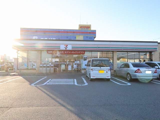 コンビニ　セブンイレブン（コンビニ）まで666m