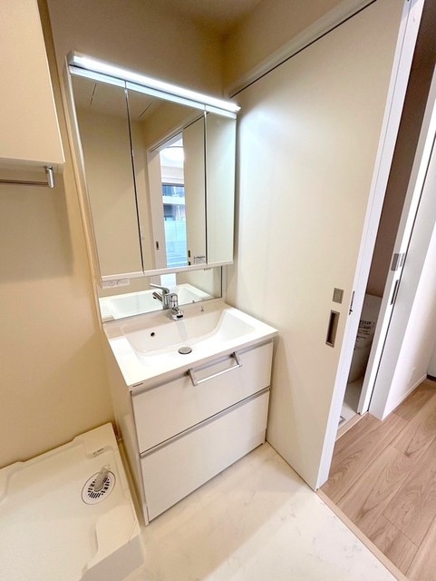 洗面設備　★3面鏡の独立洗面台★