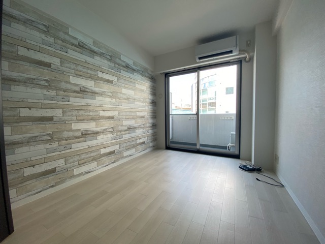 居室・リビング　エアコン付きで快適に過ごせます♪