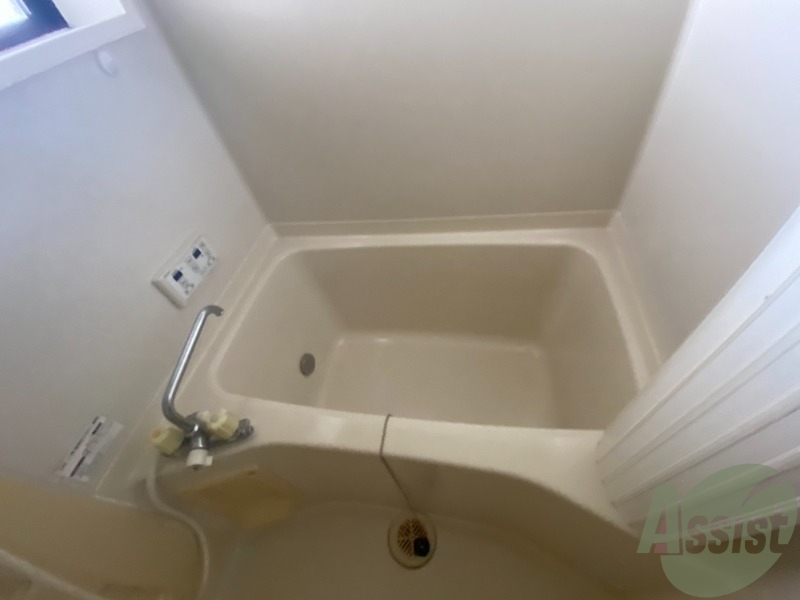 バス・シャワールーム　バスルームはゆったり浸かれる広さがあります。