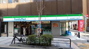 コンビニ　ファミリーマート神田淡路町二丁目店（コンビニ）まで81m