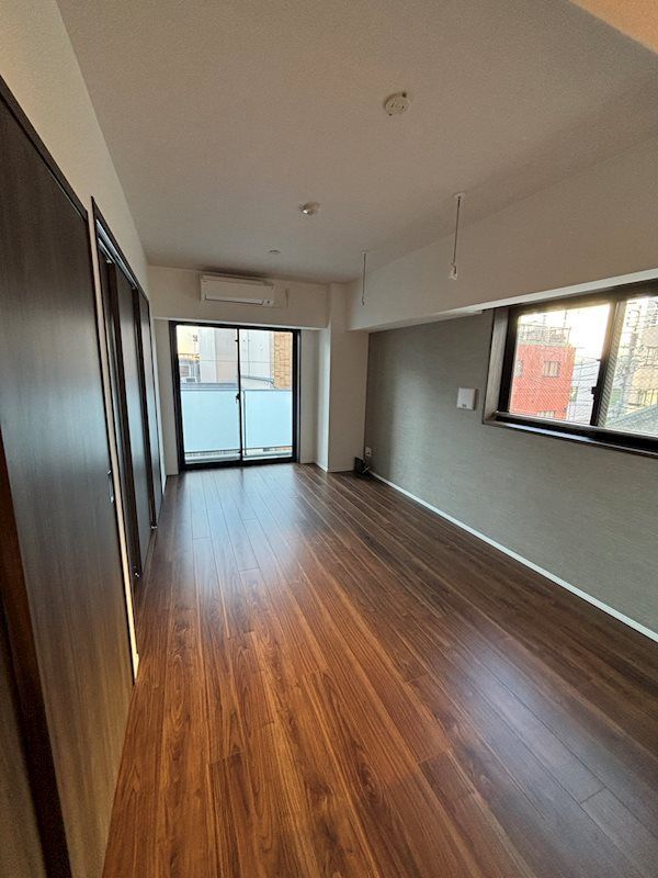 居室・リビング　☆明るい洋室☆