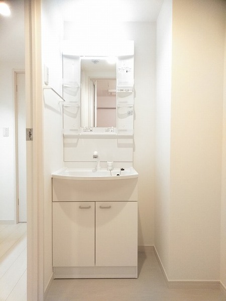 洗面設備　独立洗面台です