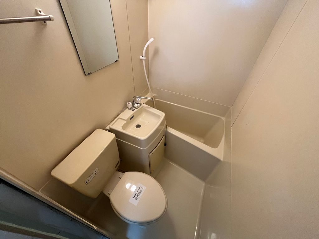 バス・シャワールーム　シンプルで機能的なユニットバスです♪