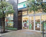 コンビニ　ファミリーマート西新宿アトラスタワー店（コンビニ）まで130m