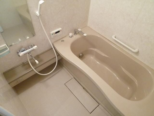 バス・シャワールーム　☆追い焚き機能付き☆