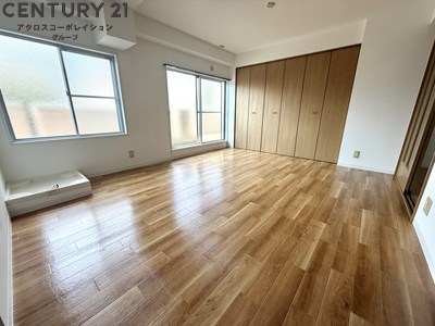 居室・リビング　エアコン付き11帖のリビングです♪