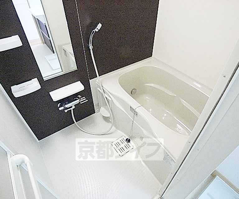 バス・シャワールーム　高級感のある浴室です。