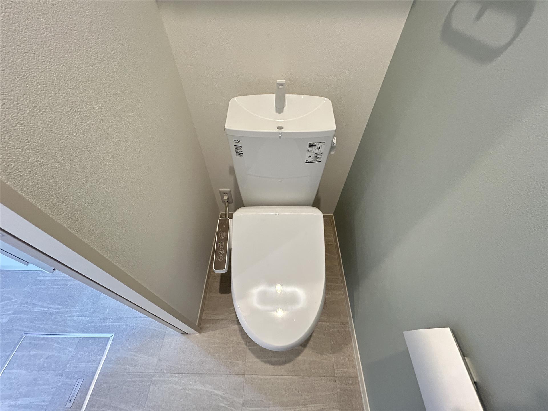 トイレ　温水洗浄暖房便座付トイレ