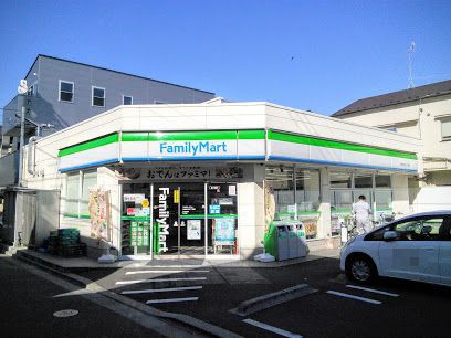 コンビニ　ファミリーマート（コンビニ）まで214m