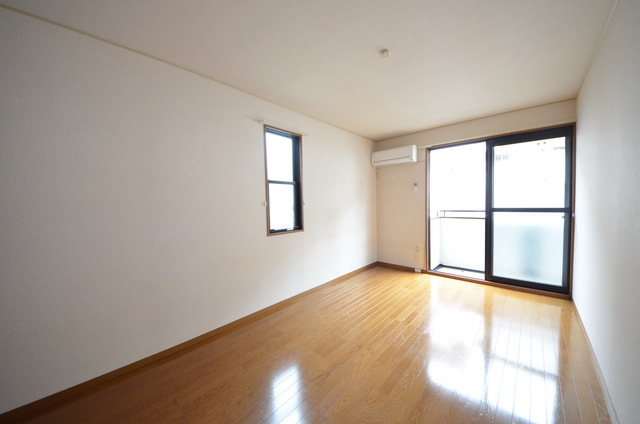 居室・リビング　★大きな窓で明るいお部屋★