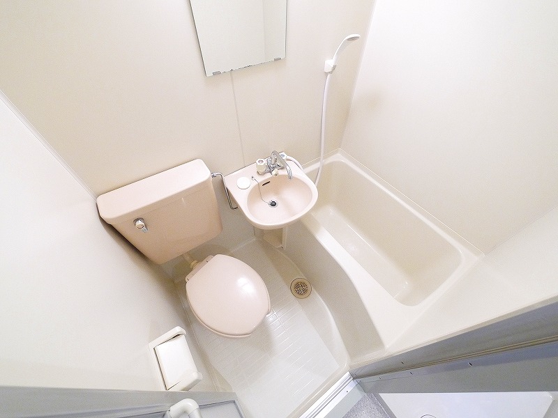 バス・シャワールーム　落ち着いた空間のお風呂です