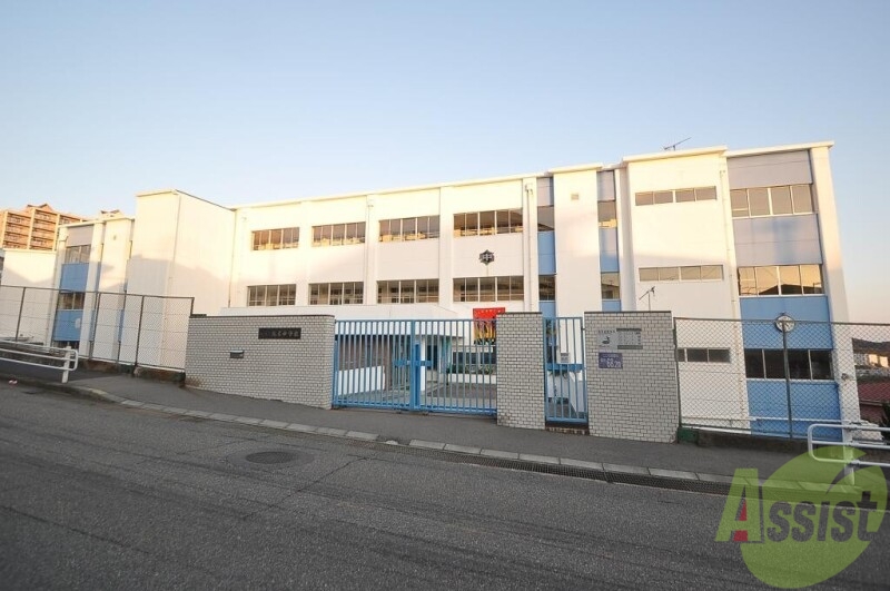 中学校　神戸市立 塩屋中学校（中学校）まで1077m