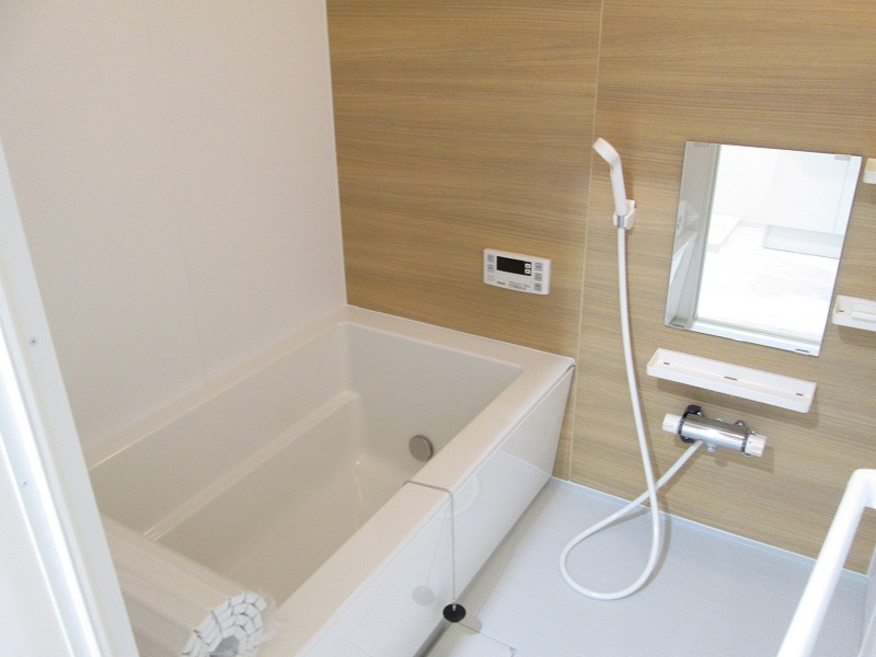 バス・シャワールーム　202参照