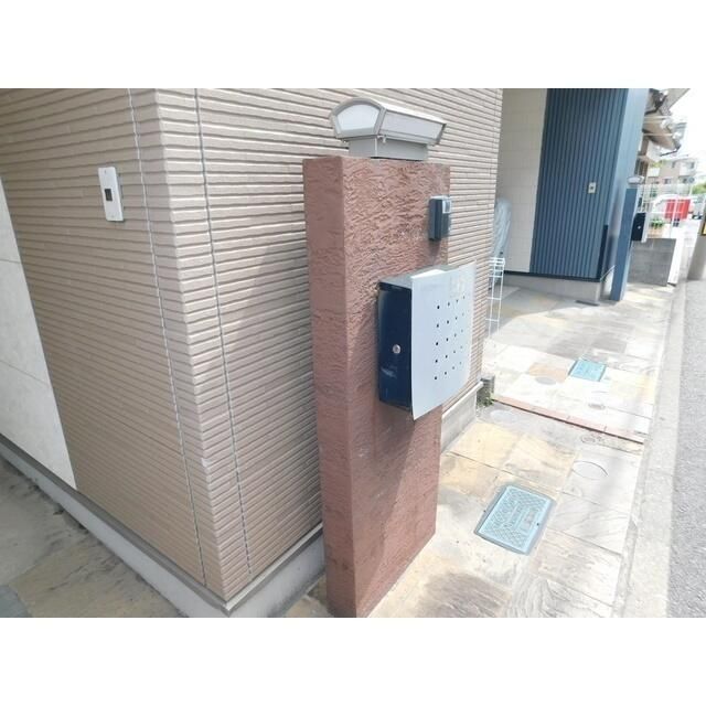 エントランス　3階建