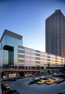 ショッピングセンター　オルトヨコハマ（ショッピングセンター）まで900m