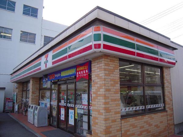 コンビニ　セブンイレブン横浜浦島町店（コンビニ）まで400m