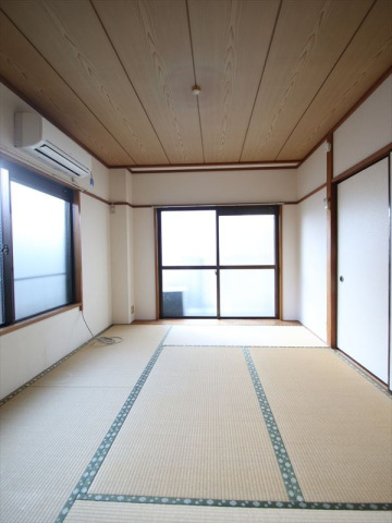 居室・リビング　6帖和室　2面採光で明るいお部屋