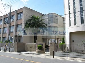 中学校　大阪市立東生野中学校（中学校）まで1353m