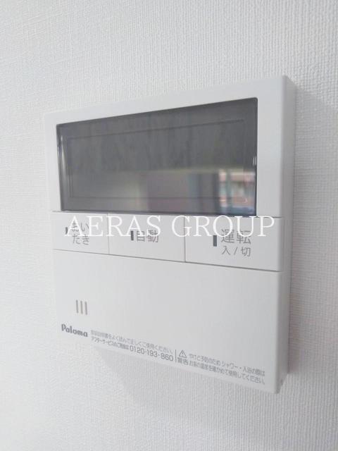 その他設備　給湯パネル　※同仕様タイプの写真です