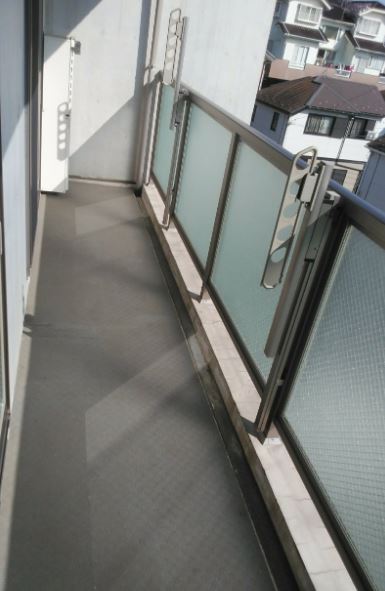 バルコニー　陽当たり良好　ワイド設計バルコニー