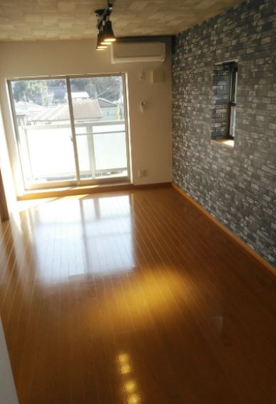 居室・リビング　リビング、14.08帖　お洒落なアクセントクロス