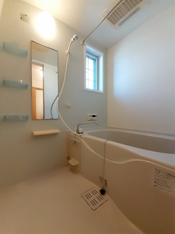 バス・シャワールーム　コンパクトで使いやすいお風呂です